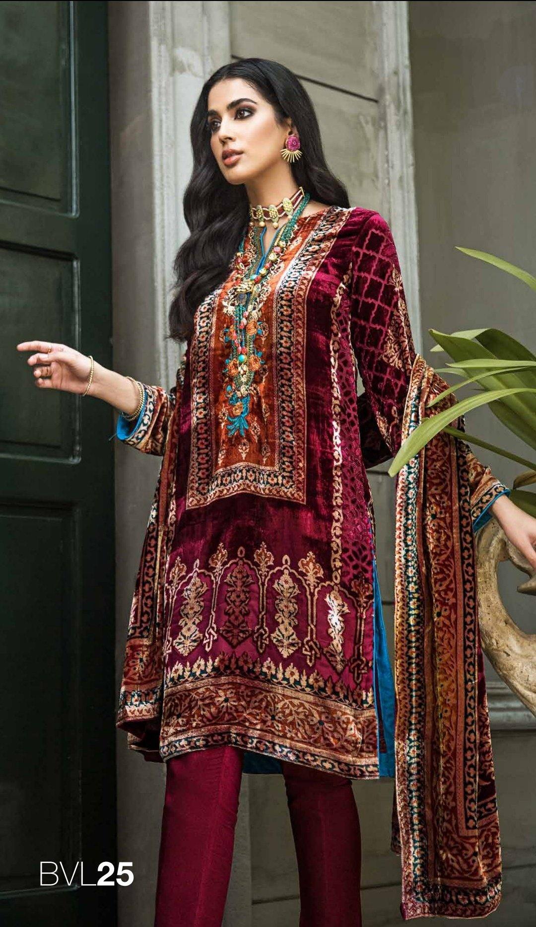 img_gul_ahmed_lacquer_Velvet_awwal_boutique