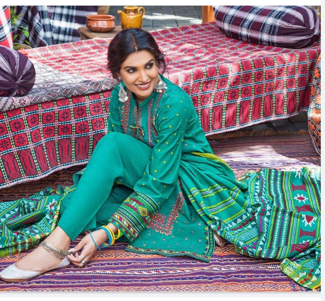 img_gul_ahmed_khaddar_pre_fall_winter_collection_awwal_boutique