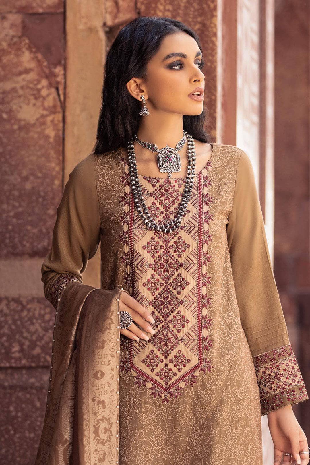 img_nureh_exclusive_shawl_collection_awwal_boutique