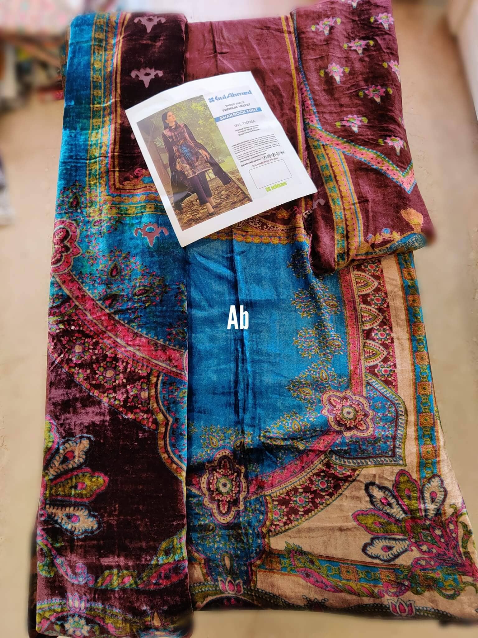 img_gul_ahmed_velvet_awwal_boutique