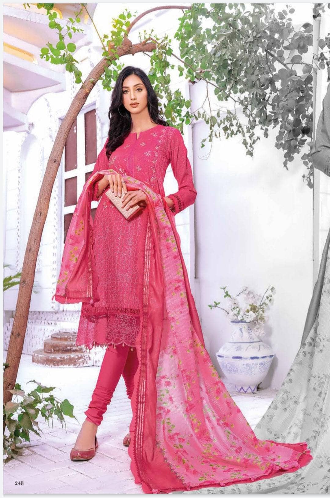 img_gul_ahmed_premium_lawn_23_awwal_boutique