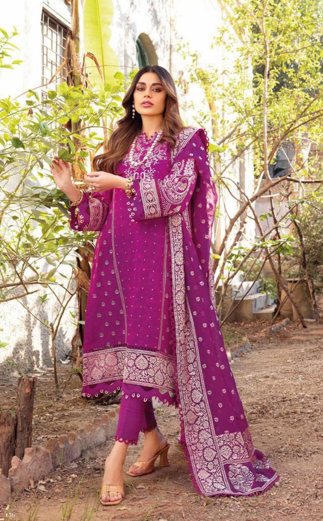 img_gul_ahmed_premium_lawn_23_awwal_boutique