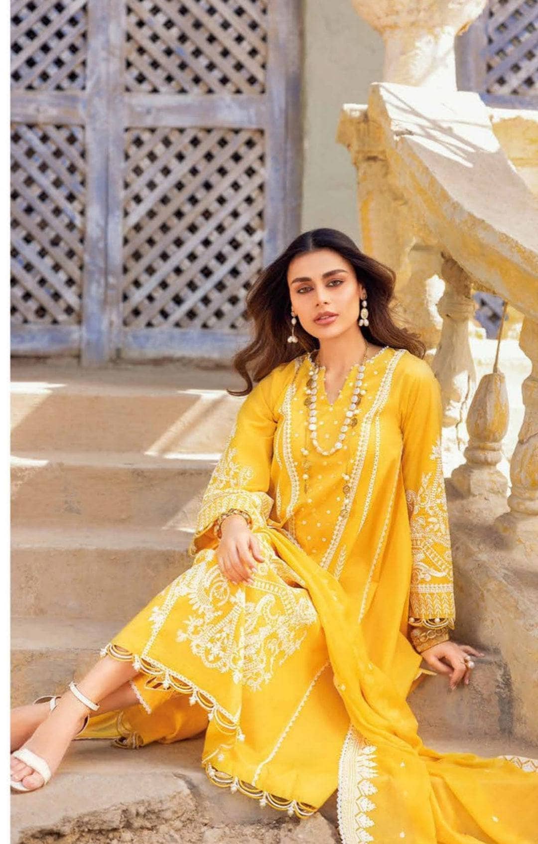 img_gul_ahmed_premium_lawn_23_awwal_boutique