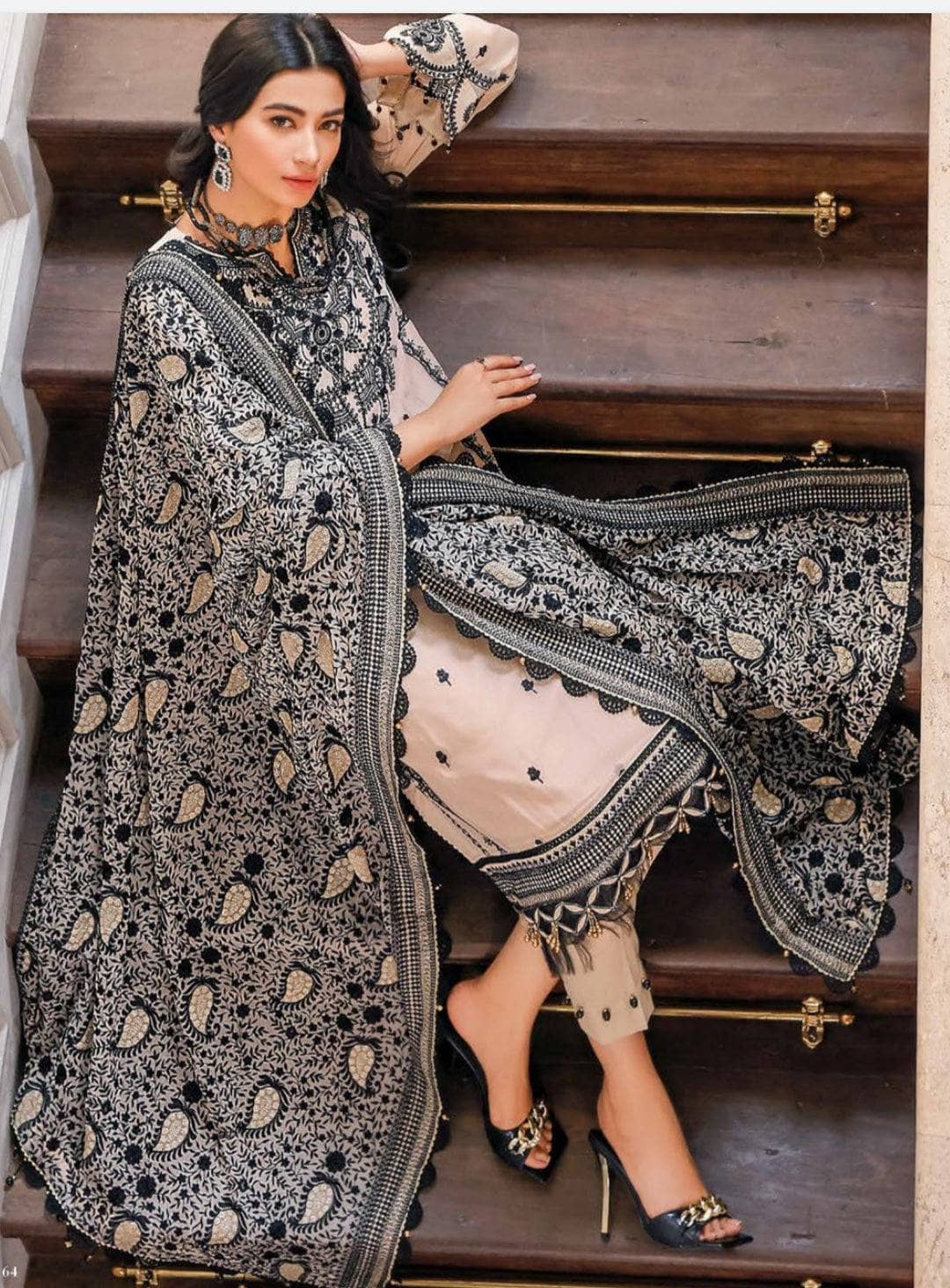 img_gul_ahmed_premium_lawn_23_awwal_boutique
