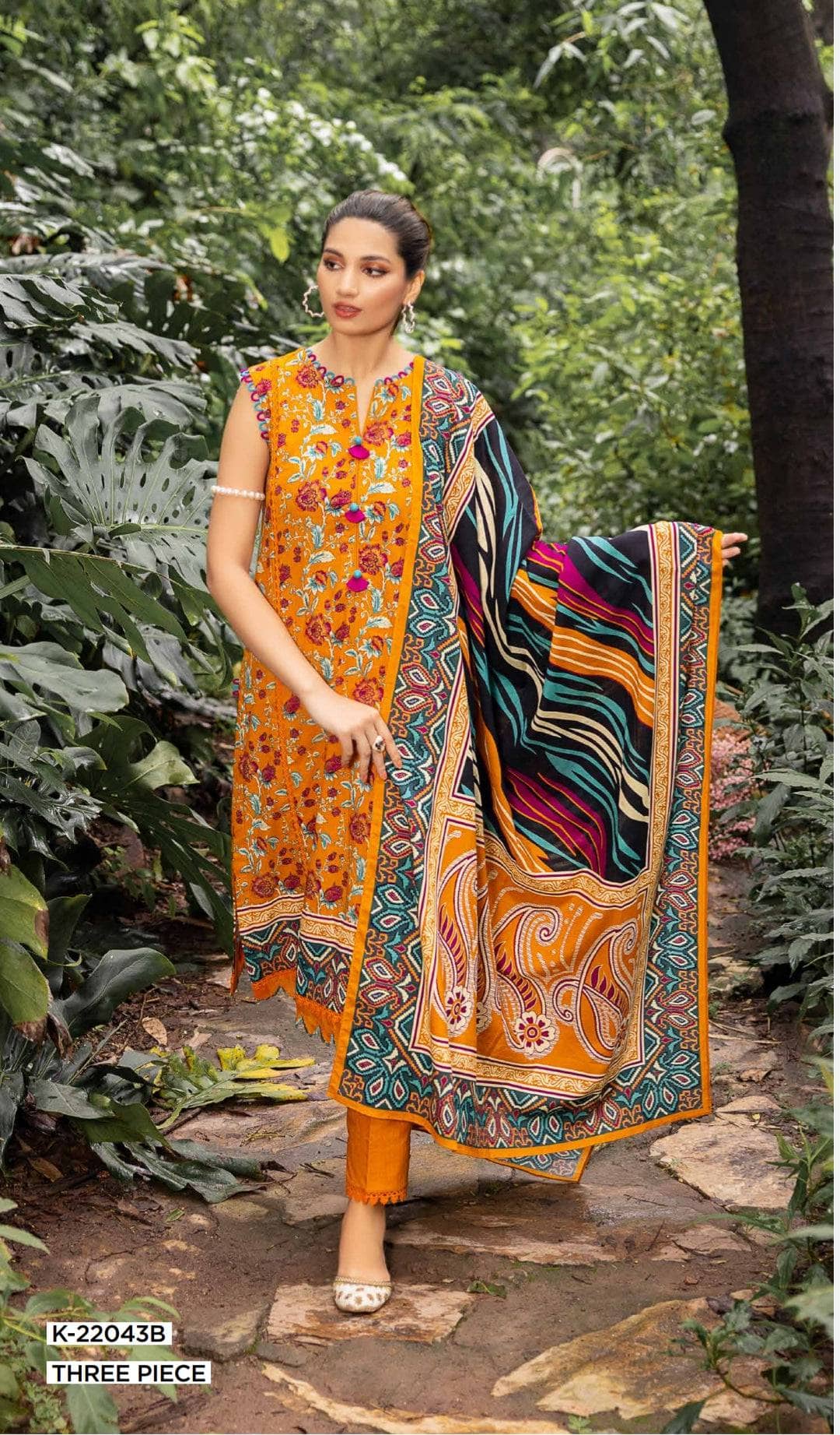 img_gul_ahmed_khaddar_awwal_boutique