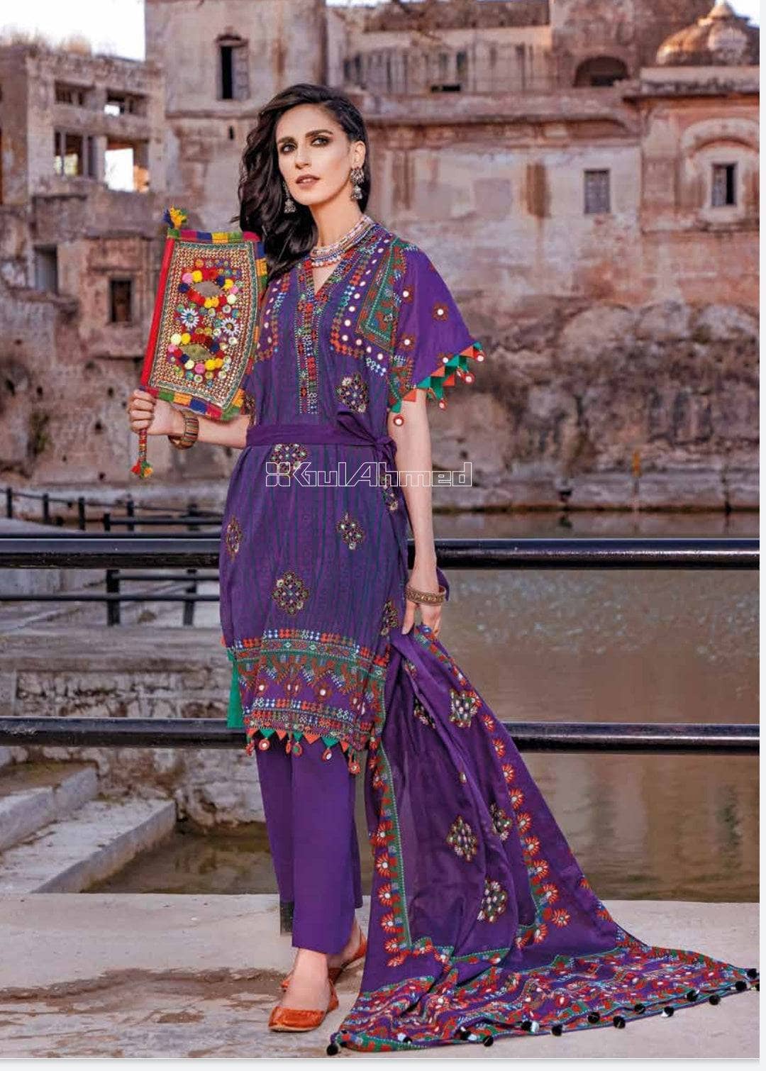 img_gul_ahmed_summer_essential_lawn_2022_awwal_boutique
