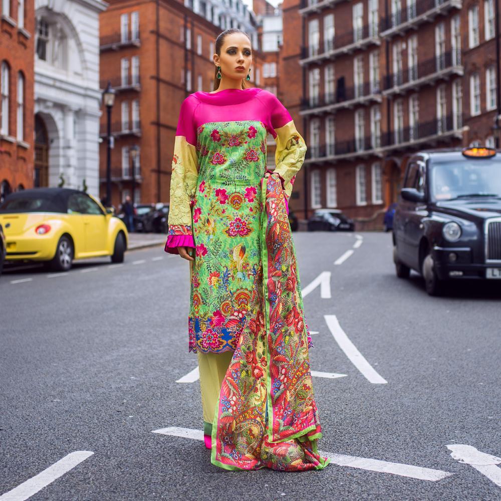 img_honey_waqar_lawn_collection_sale_awwal_boutique