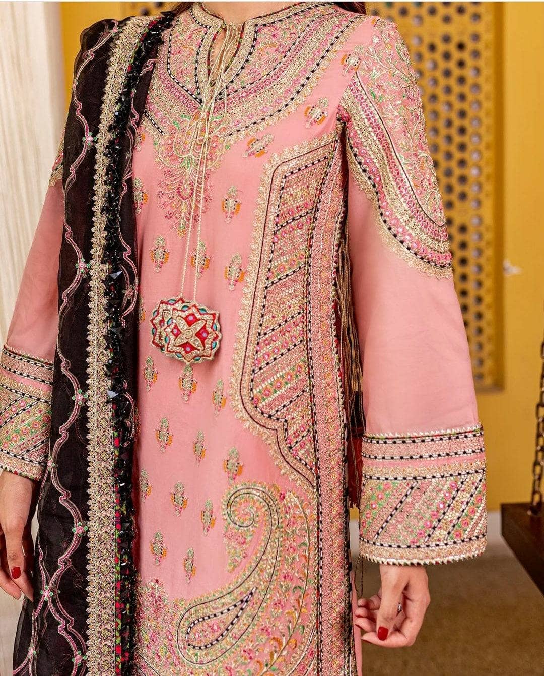 img_hussain_rehar_luxury_lawn_22_awwal_boutique