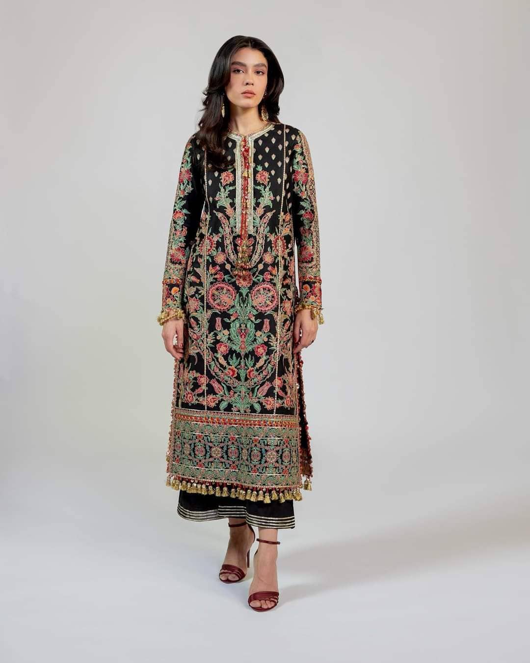 img_hussain_rehar_luxury_lawn_roshan_23_awwal_boutique
