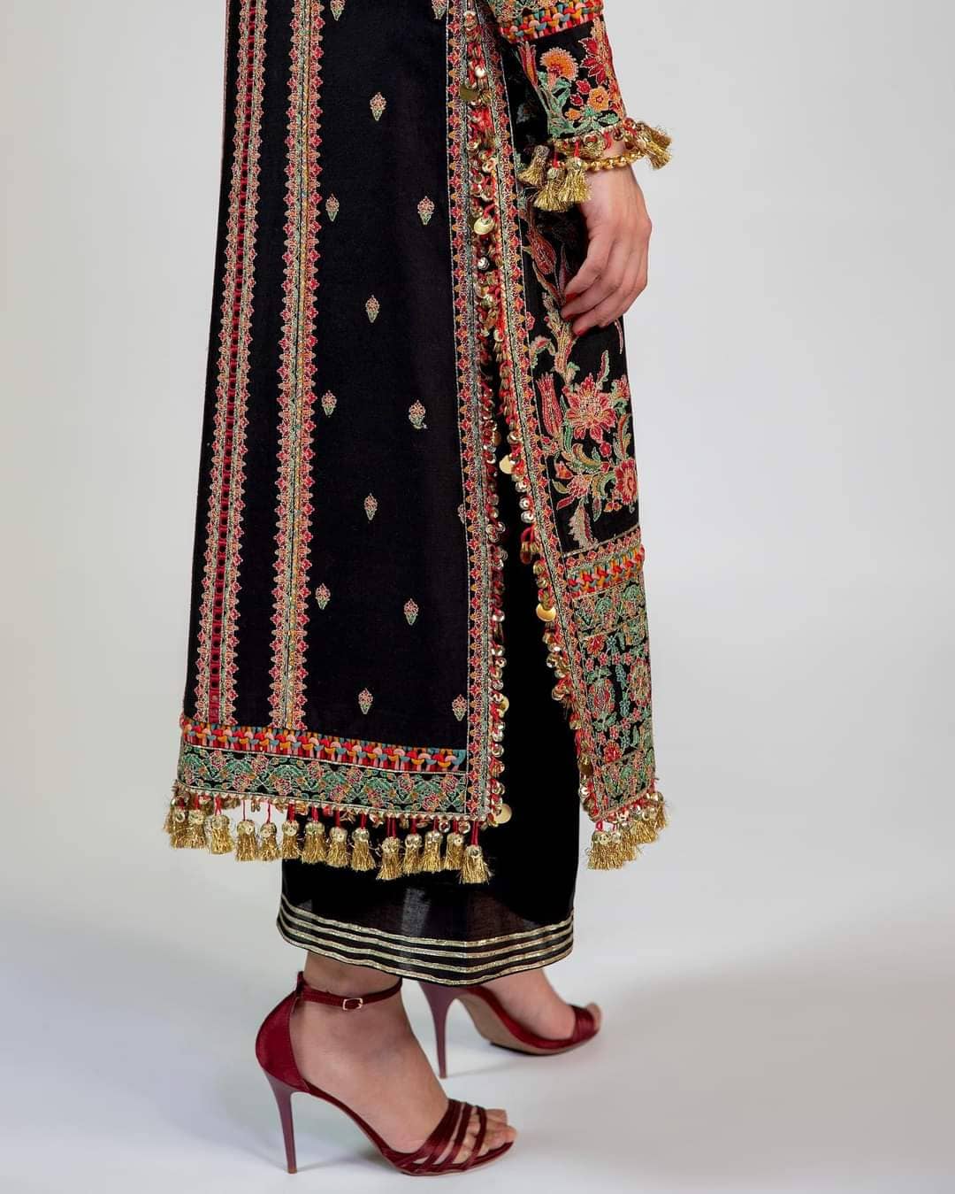 img_hussain_rehar_luxury_lawn_roshan_23_awwal_boutique