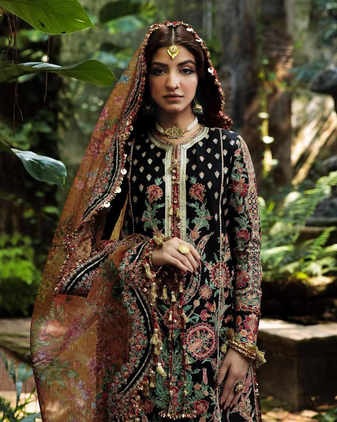 img_hussain_rehar_luxury_lawn_roshan_23_awwal_boutique