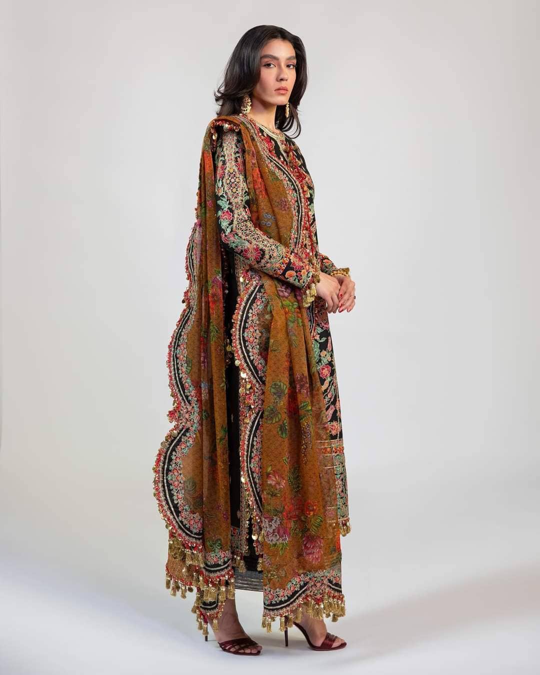 img_hussain_rehar_luxury_lawn_roshan_23_awwal_boutique