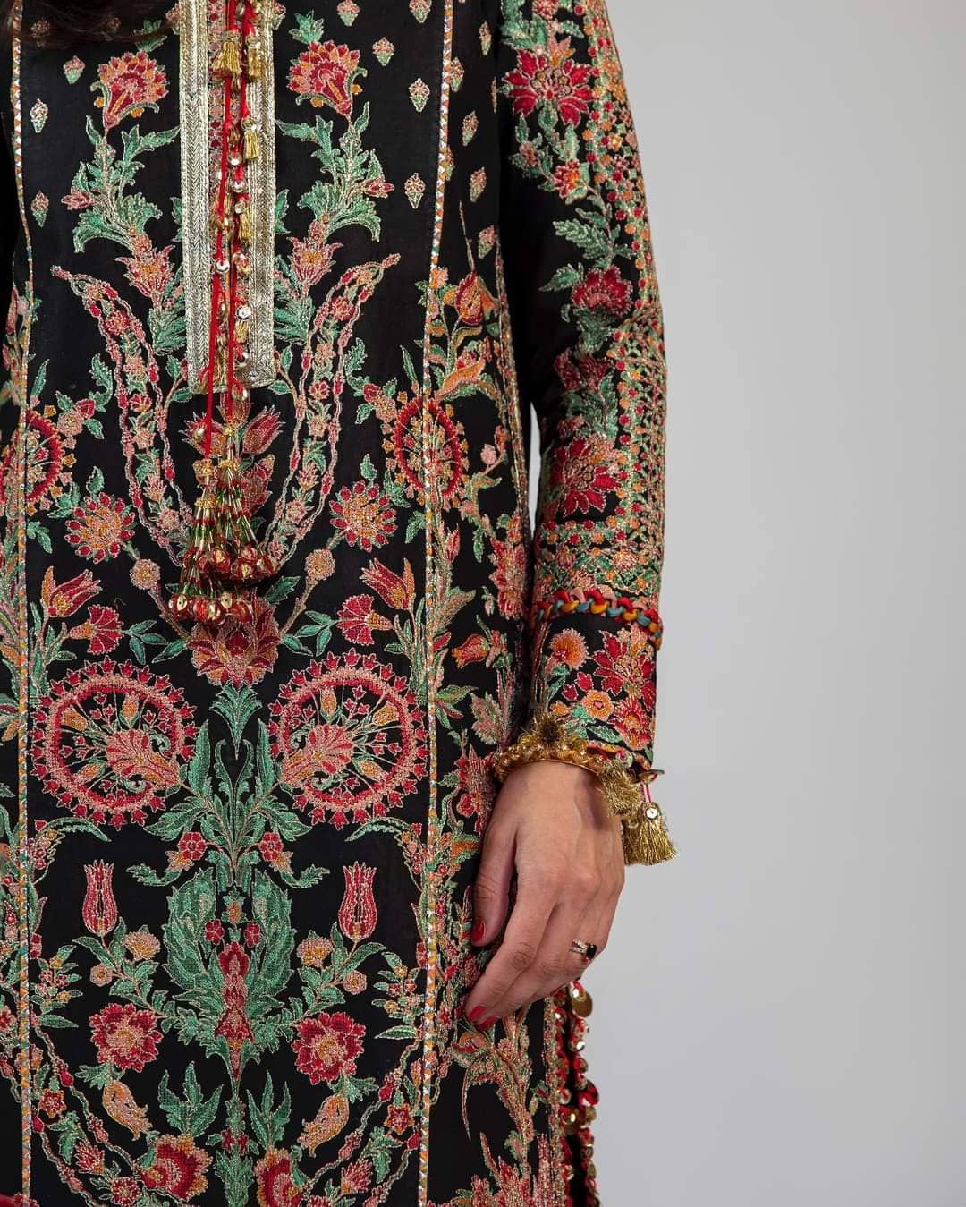 img_hussain_rehar_luxury_lawn_roshan_23_awwal_boutique