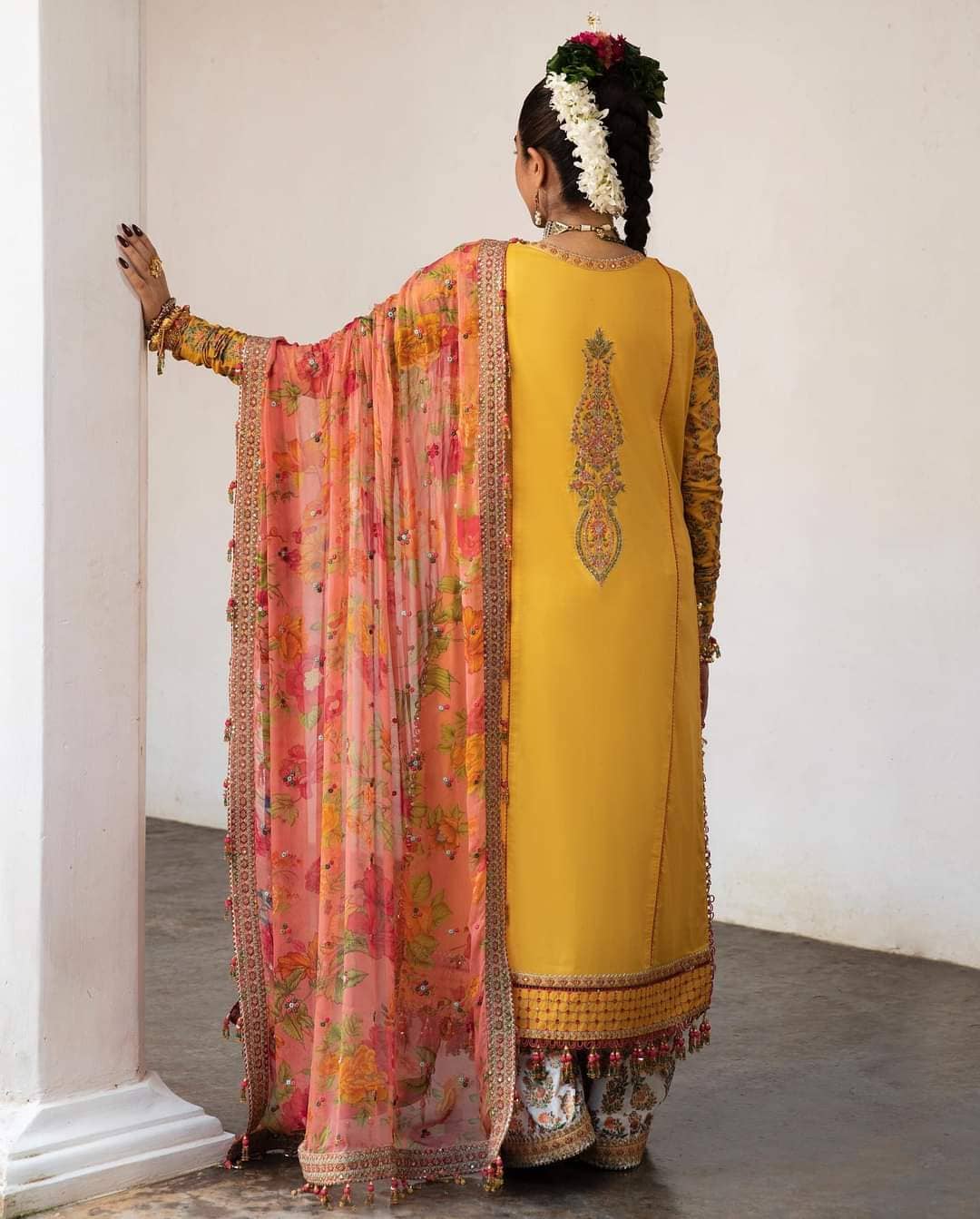 img_hussain_rehar_luxury_lawn_roshan_23_awwal_boutique