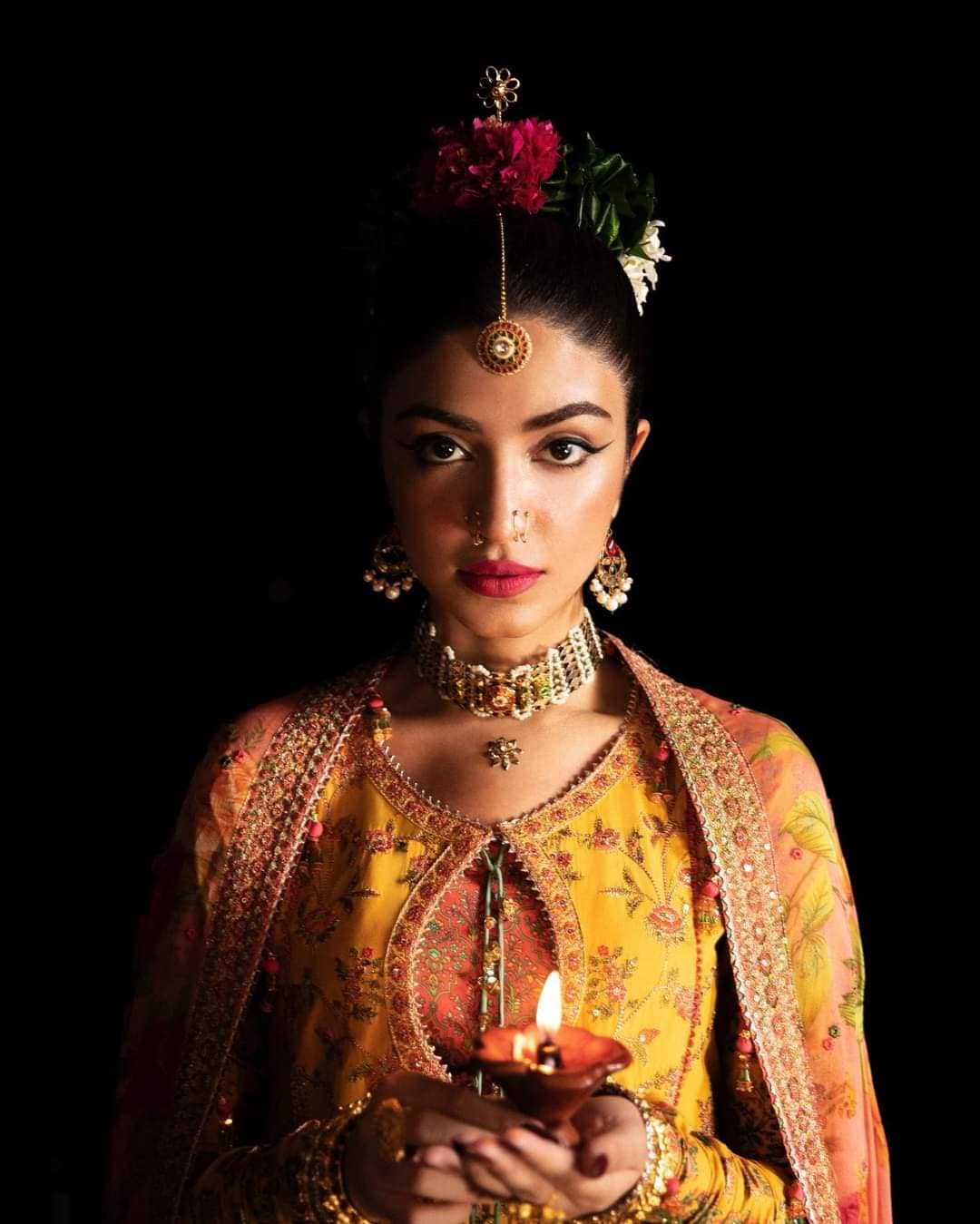 img_hussain_rehar_luxury_lawn_roshan_23_awwal_boutique