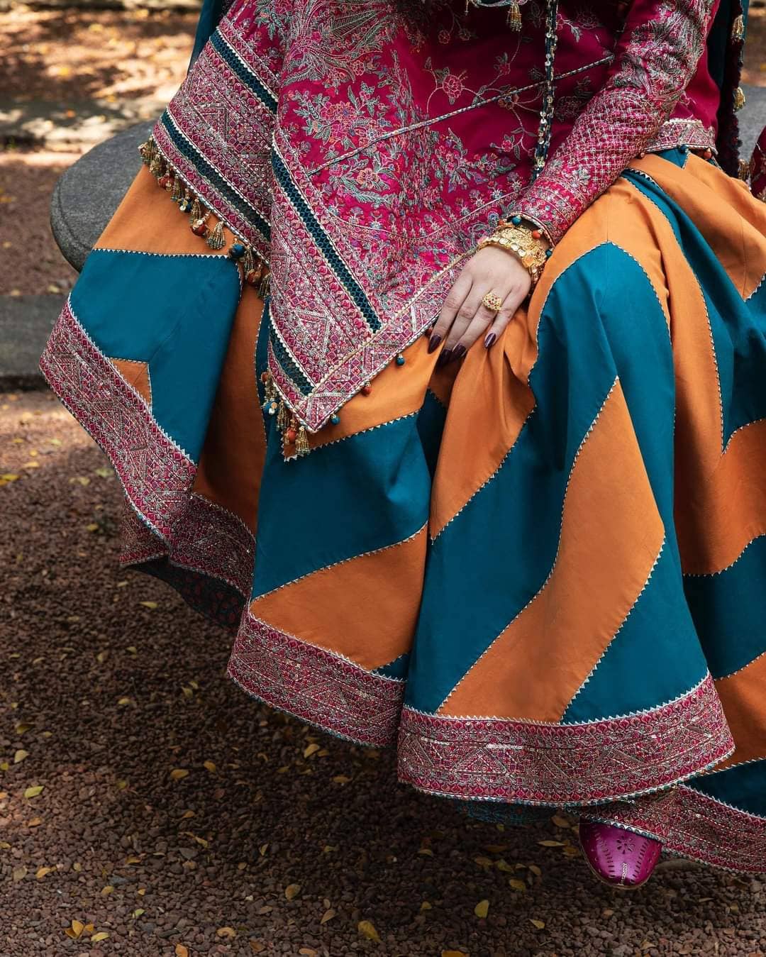 img_hussain_rehar_luxury_lawn_roshan_23_awwal_boutique