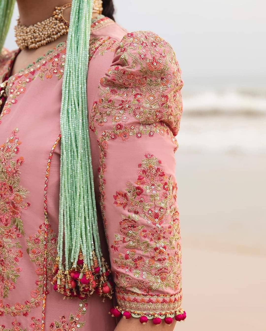 img_hussain_rehar_luxury_lawn_roshan_23_awwal_boutique