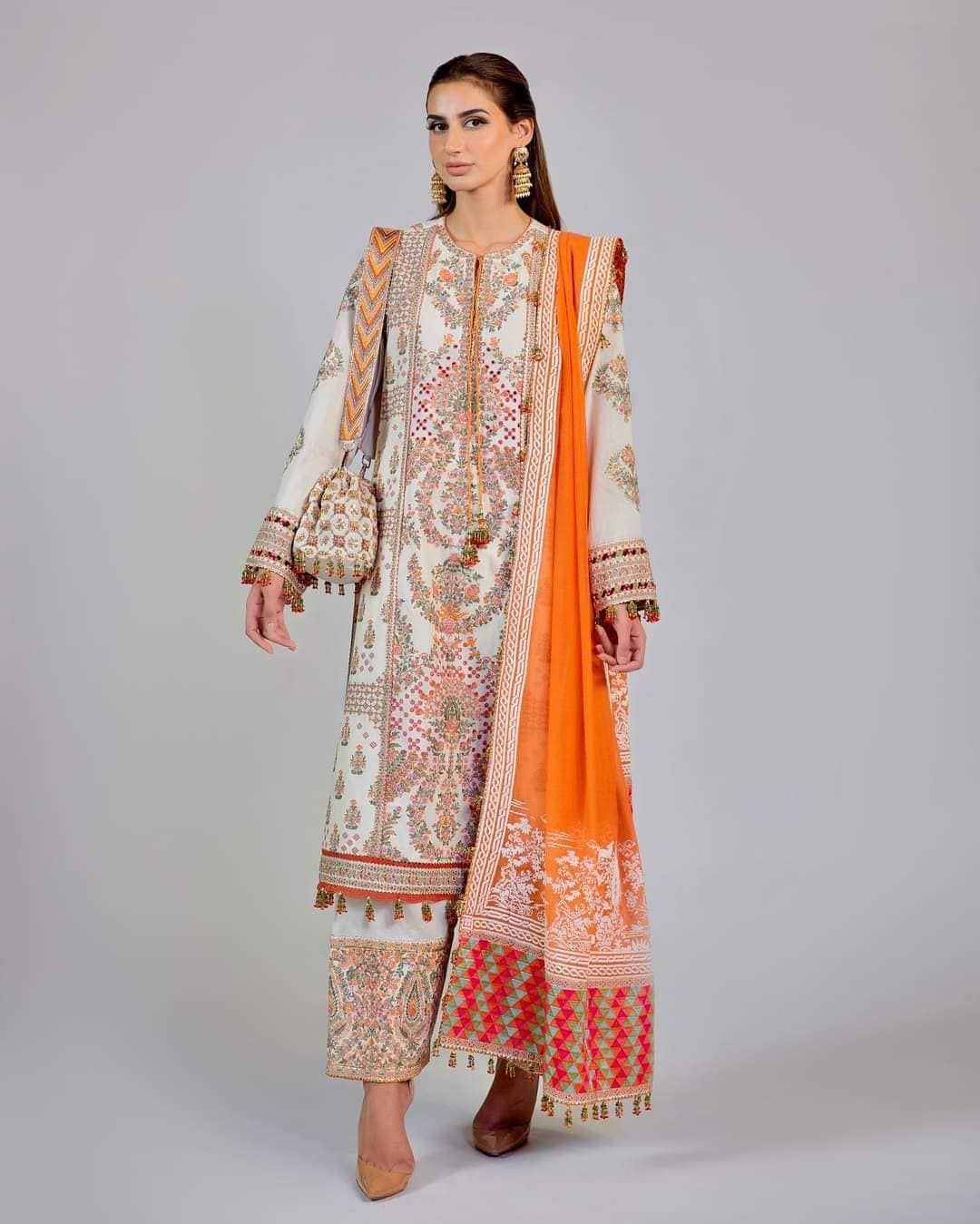 img_hussain_rehar_roshan_lawn_23_awwal_boutique
