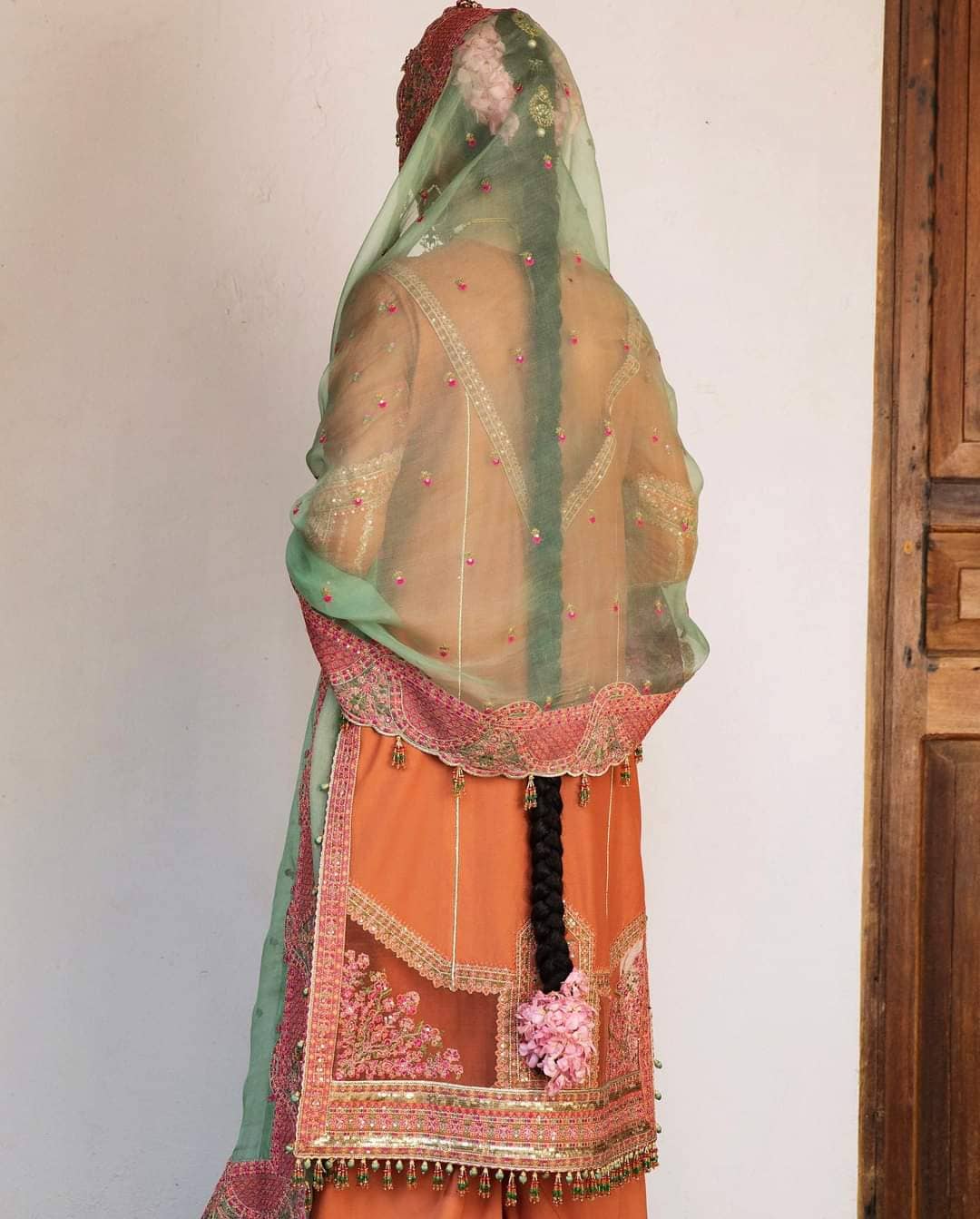 img_hussain_rehar_luxury_lawn_roshan_23_awwal_boutique