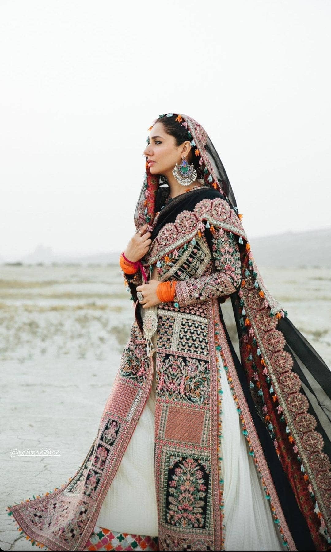img_hussain_rehar_luxury_lawn_22_awwal_boutique