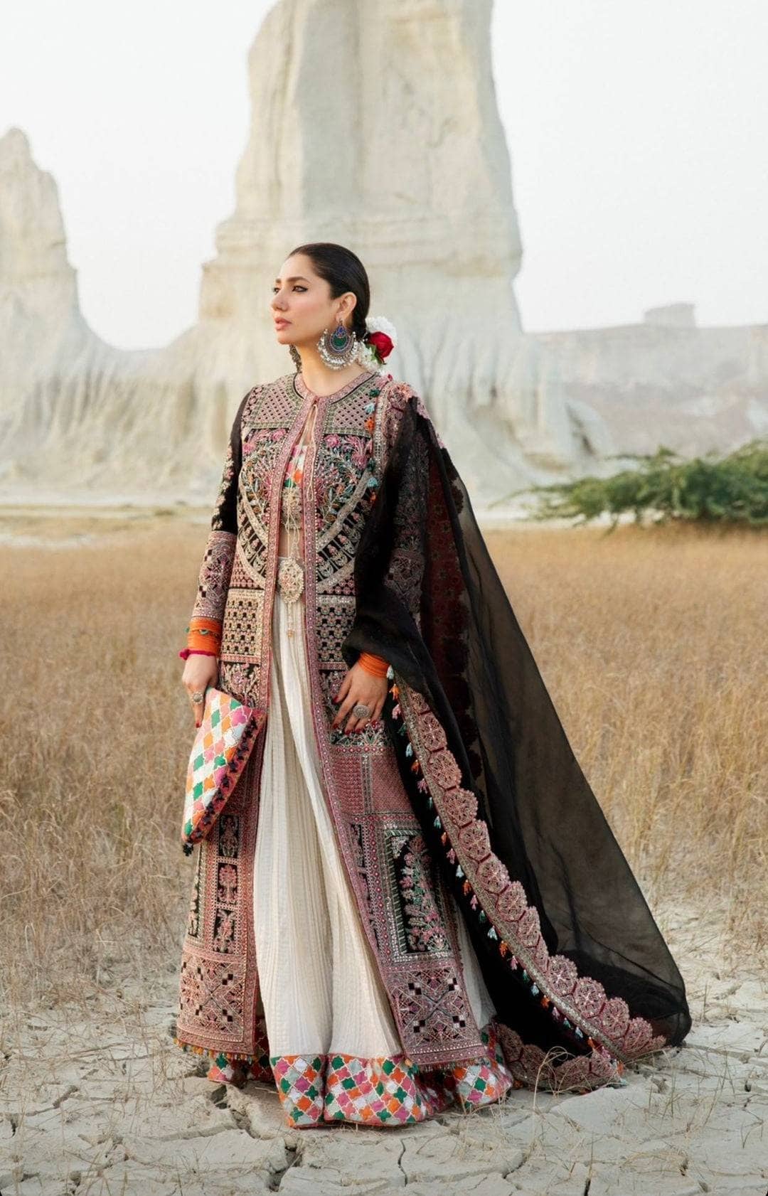 img_hussain_rehar_luxury_lawn_22_awwal_boutique