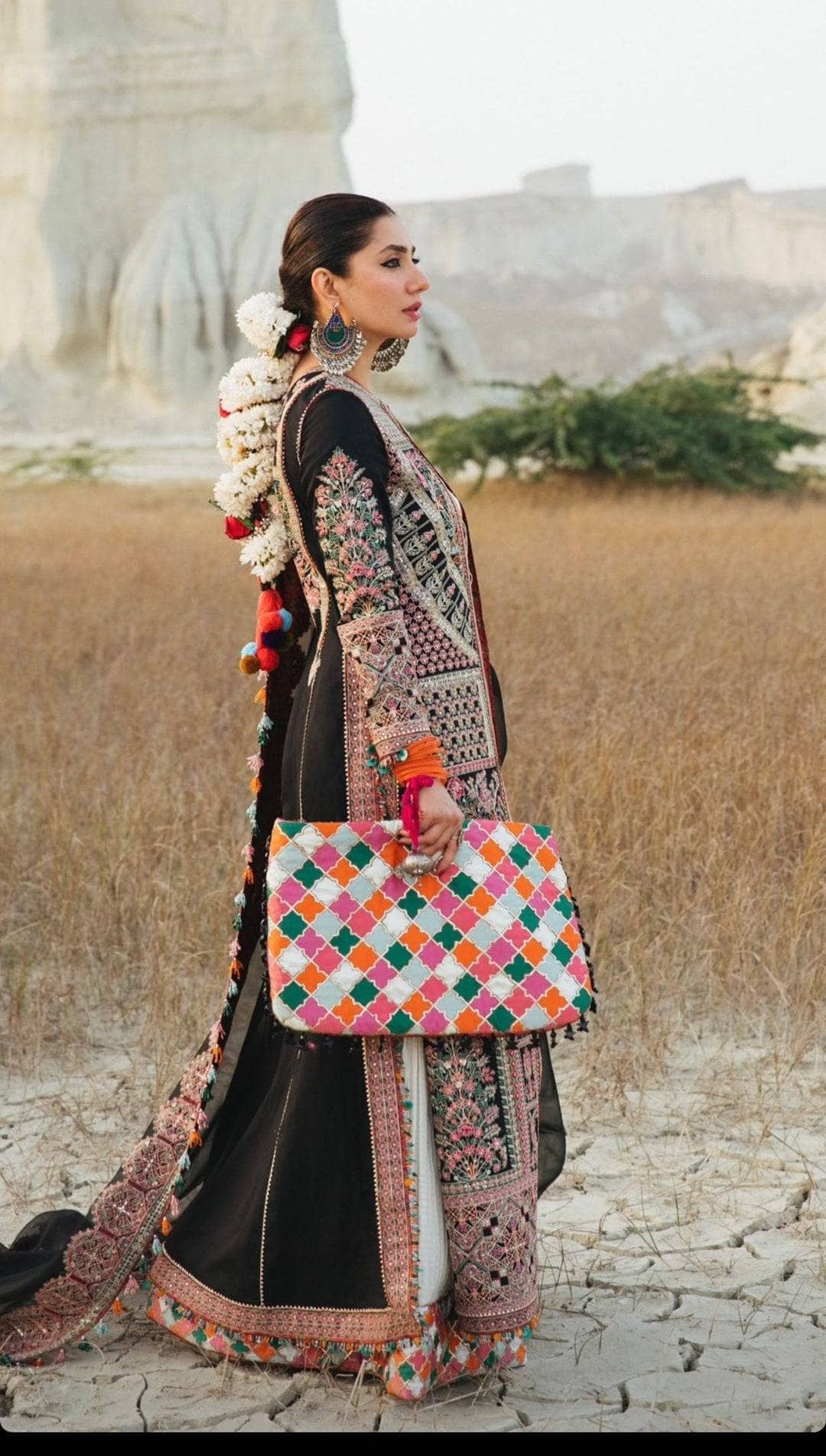 img_hussain_rehar_luxury_lawn_22_awwal_boutique