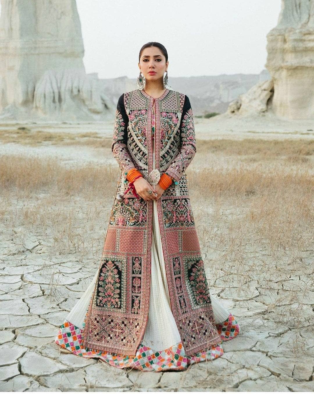 img_hussain_rehar_luxury_lawn_22_awwal_boutique