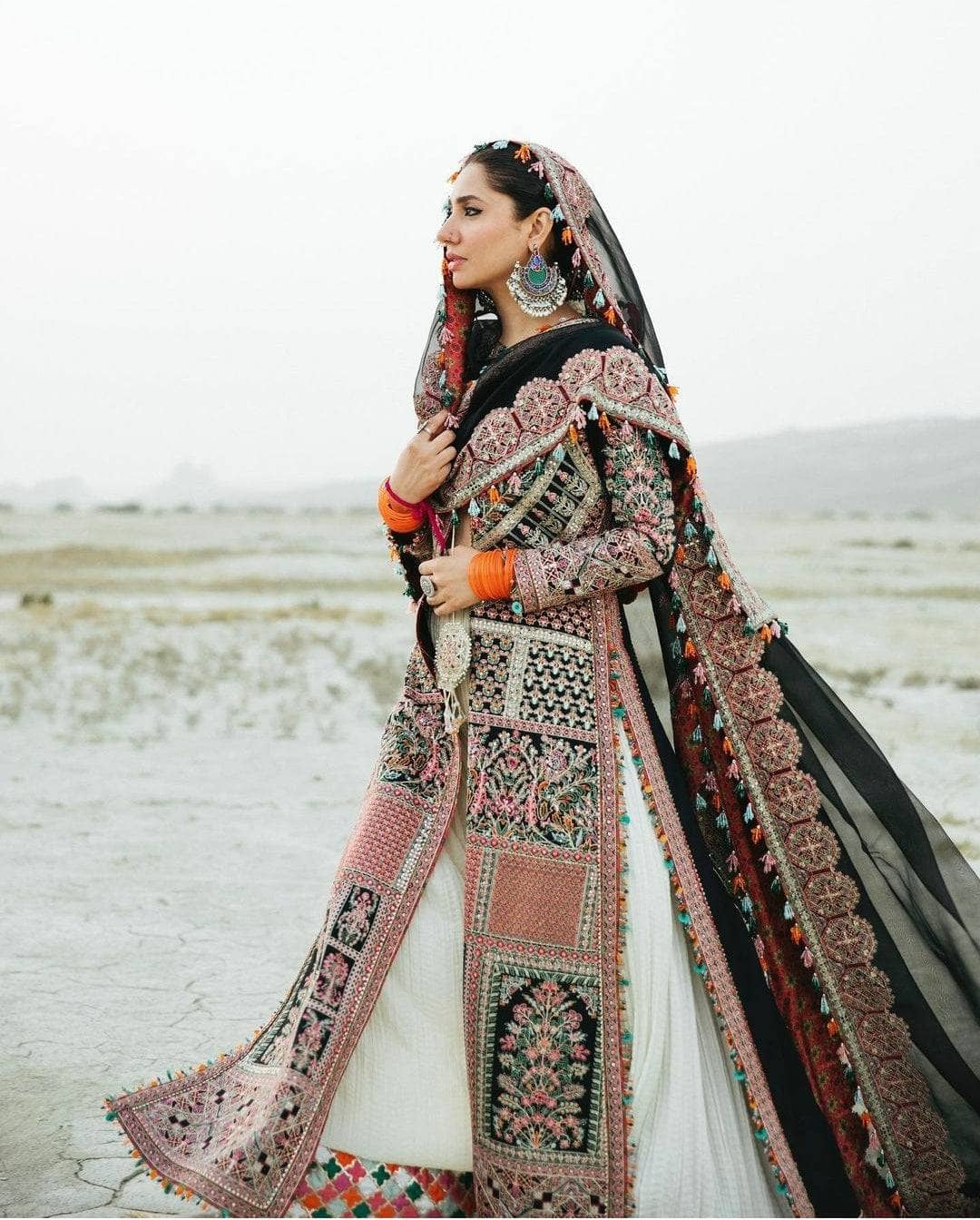 img_hussain_rehar_luxury_lawn_22_awwal_boutique