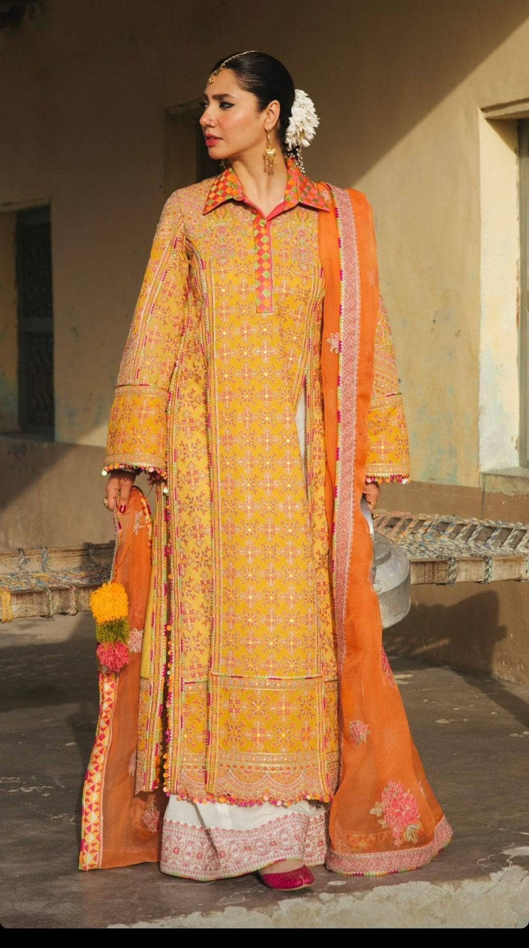 img_hussain_rehar_luxury_lawn_22_awwal_boutique
