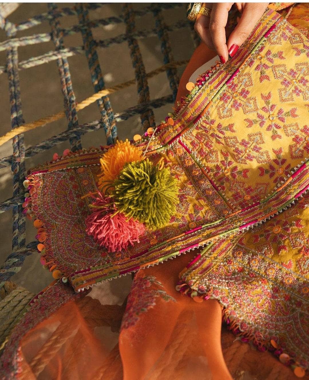 img_hussain_rehar_luxury_lawn_22_awwal_boutique
