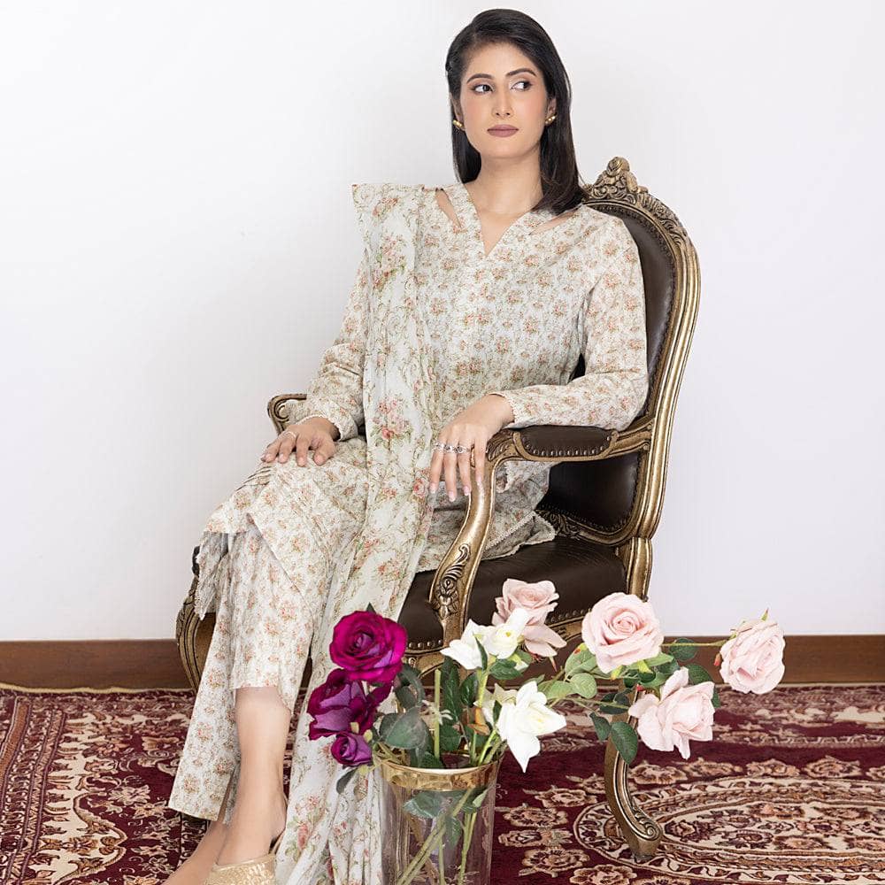 img_identics_by_regalia_awwal_boutique