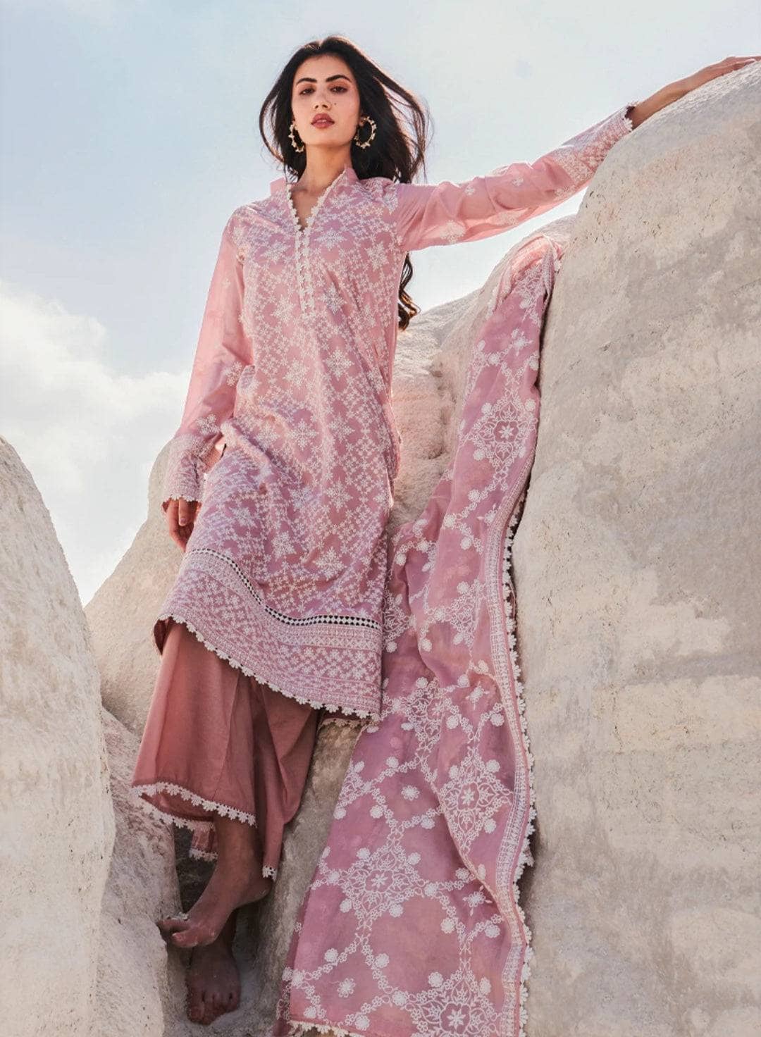 img_lawnkari_22_awwal_boutique