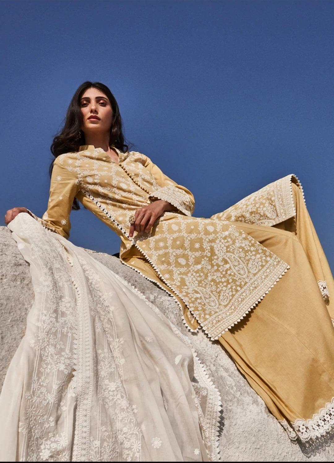 img_lawnkari_22_awwal_boutique