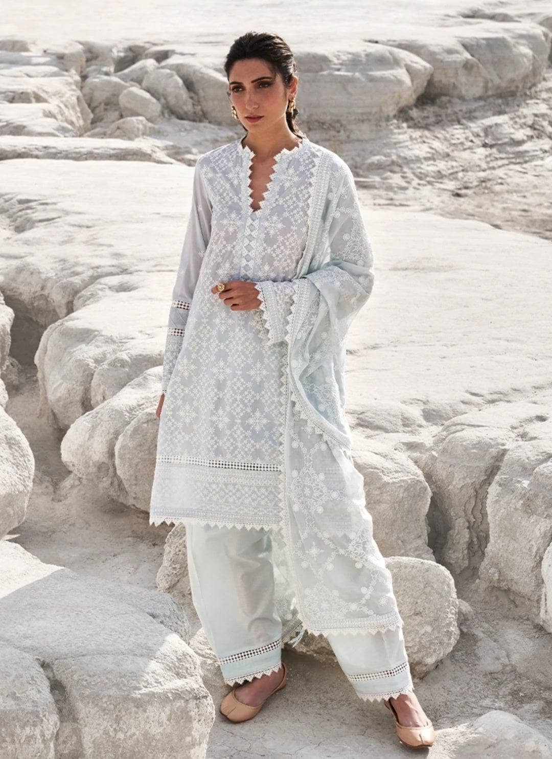 img_lawnkari_22_awwal_boutique