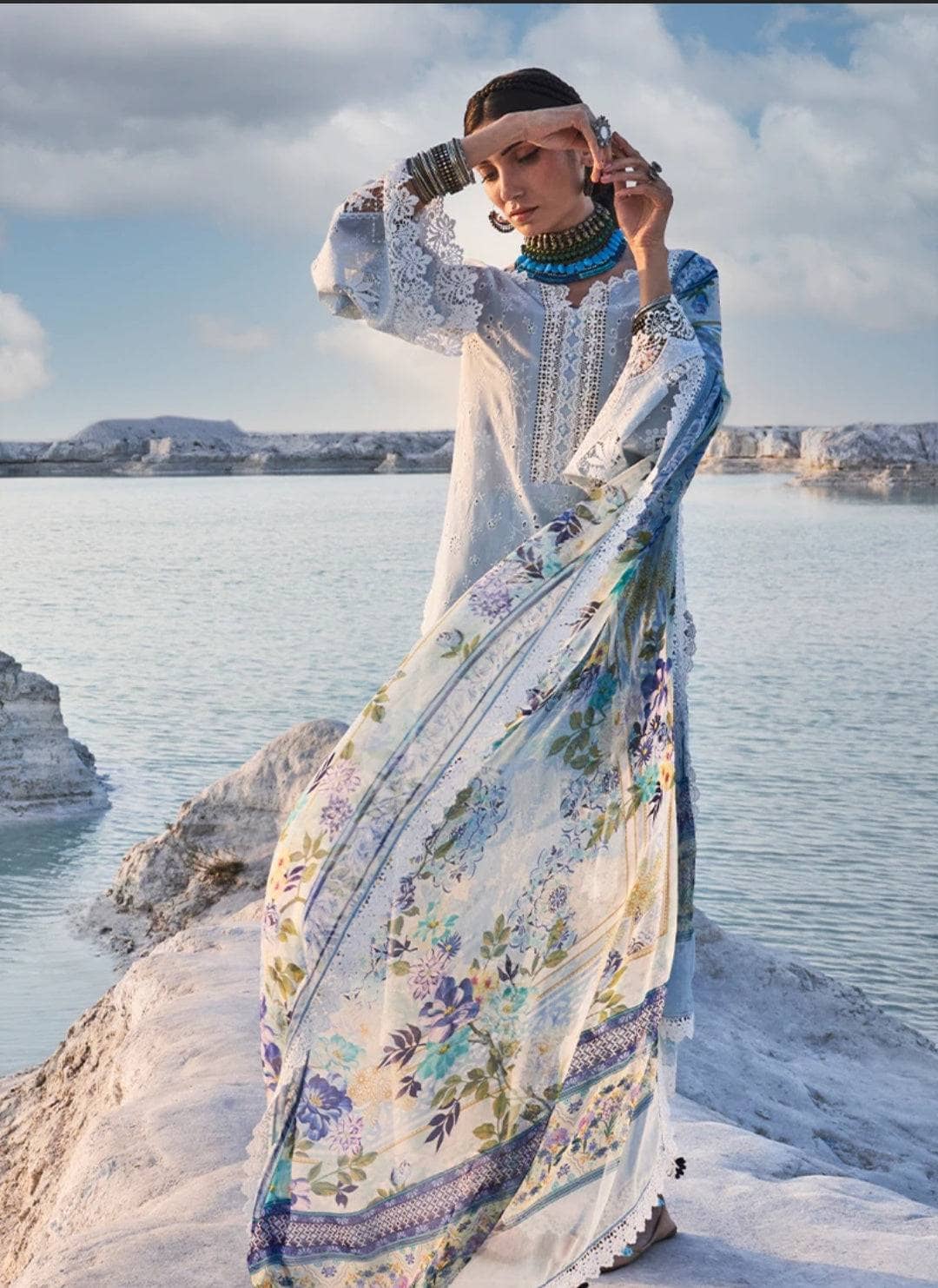 img_lawnkari_22_awwal_boutique