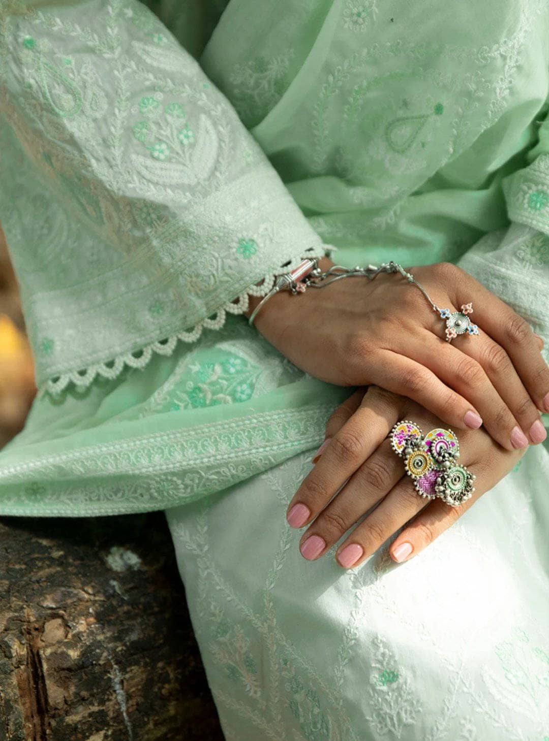 img_image_lawnkari_lawn_2021_awwal_boitique