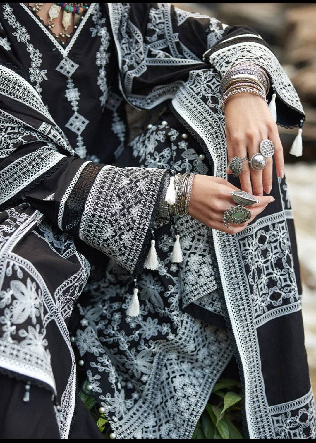 Img_image_lawnkari_lawn_23_awwal_boutique