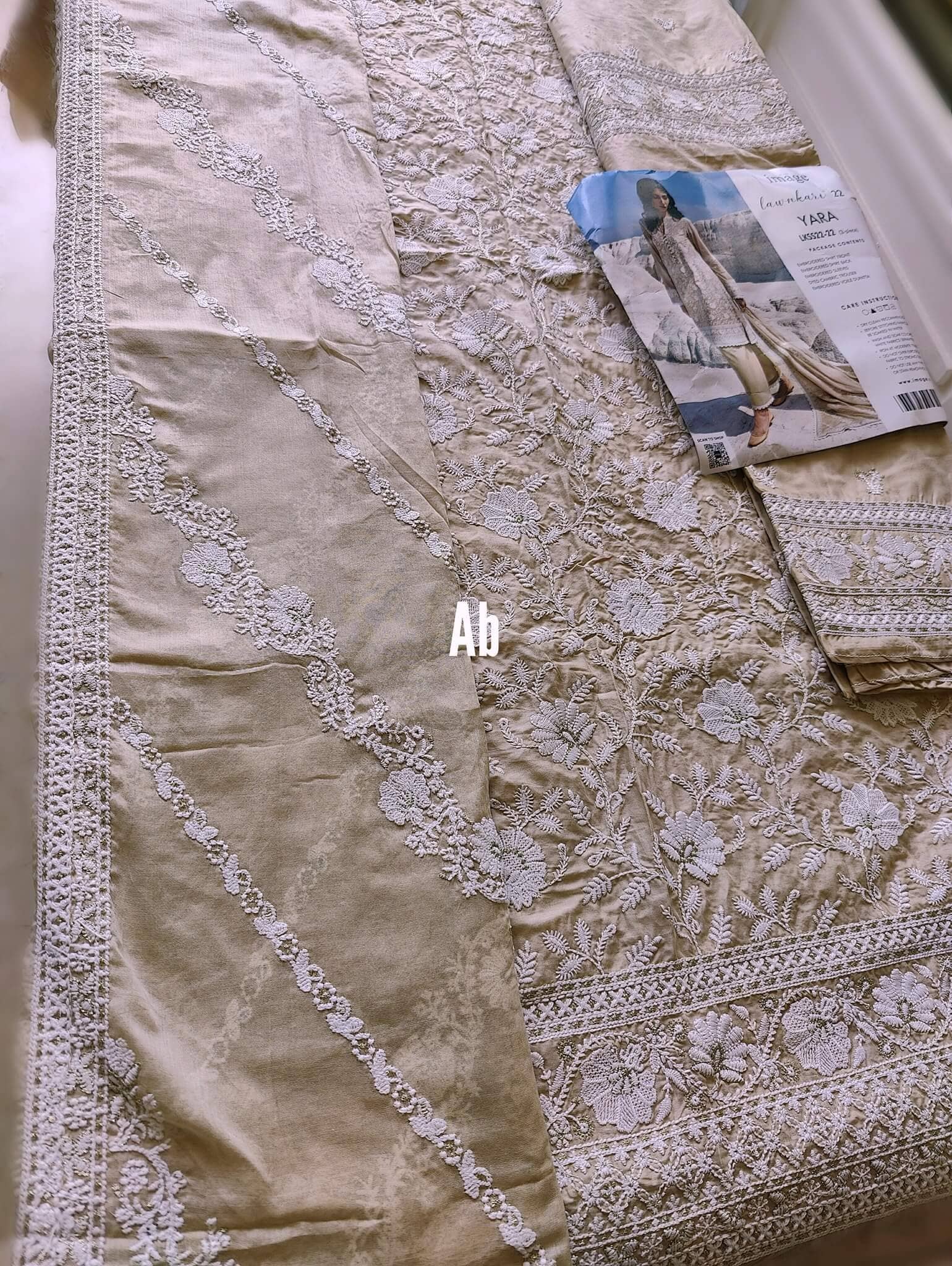 img_open_pic_image_lawnkari_awwal_boutique