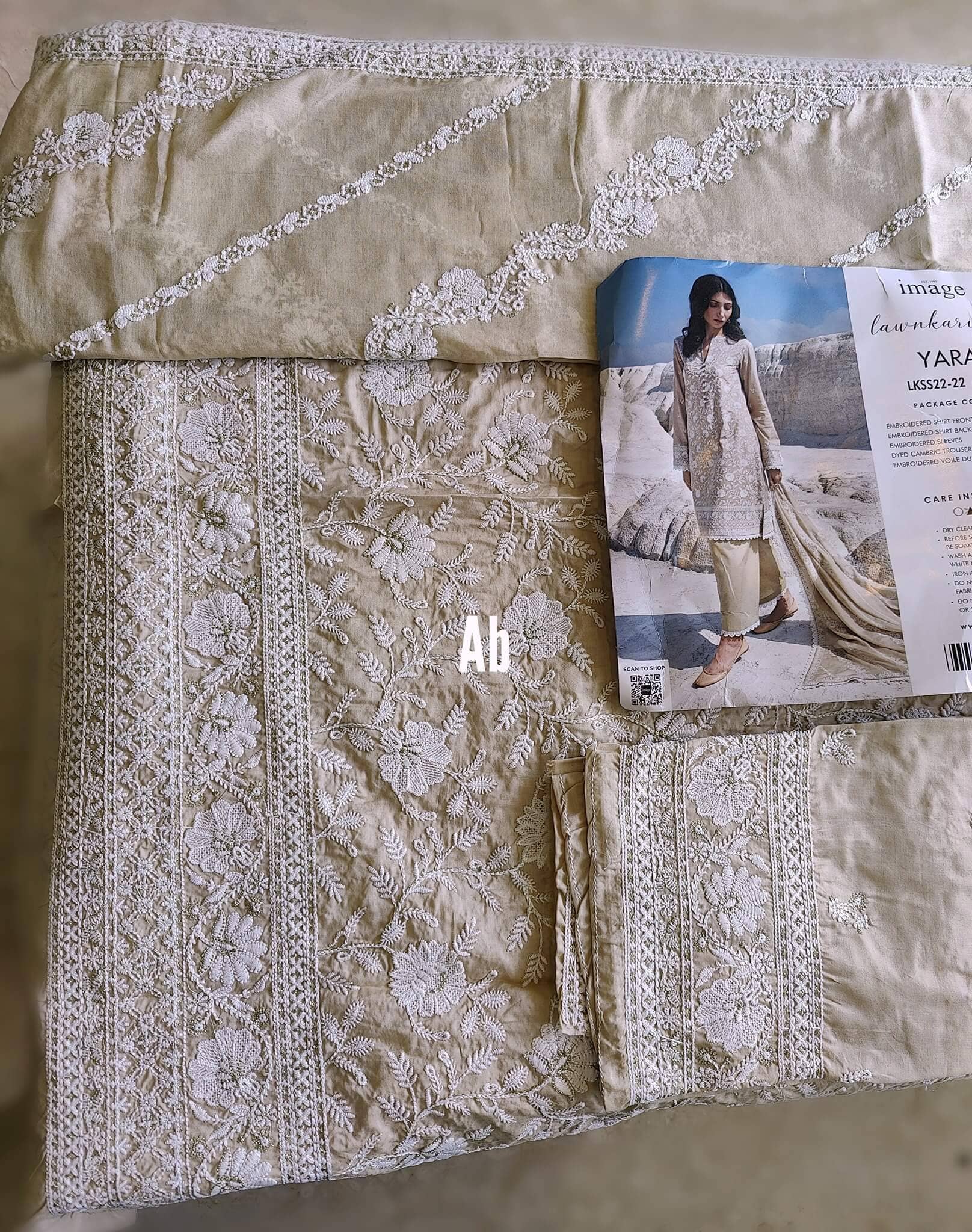 img_open_pic_image_lawnkari_awwal_boutique