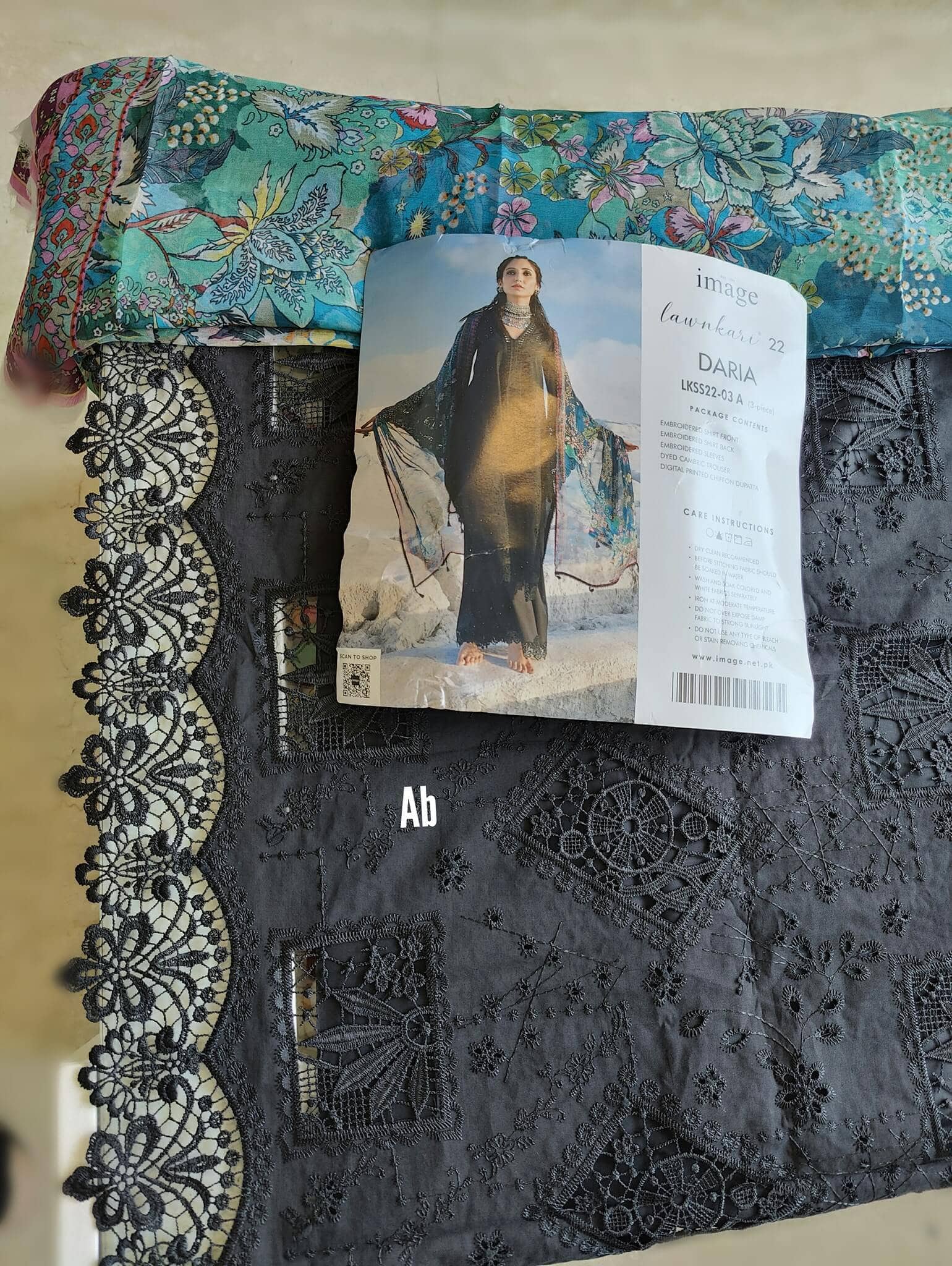 img_open_pic_image_lawnkari_awwal_boutique