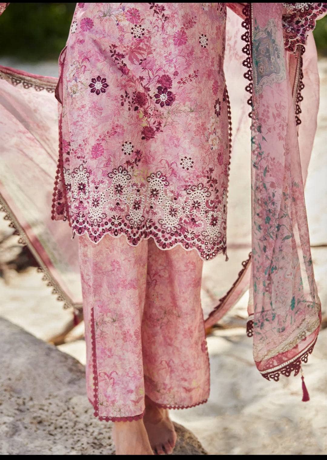 img_image_lawnkari_printkari_23_awwal_boutique