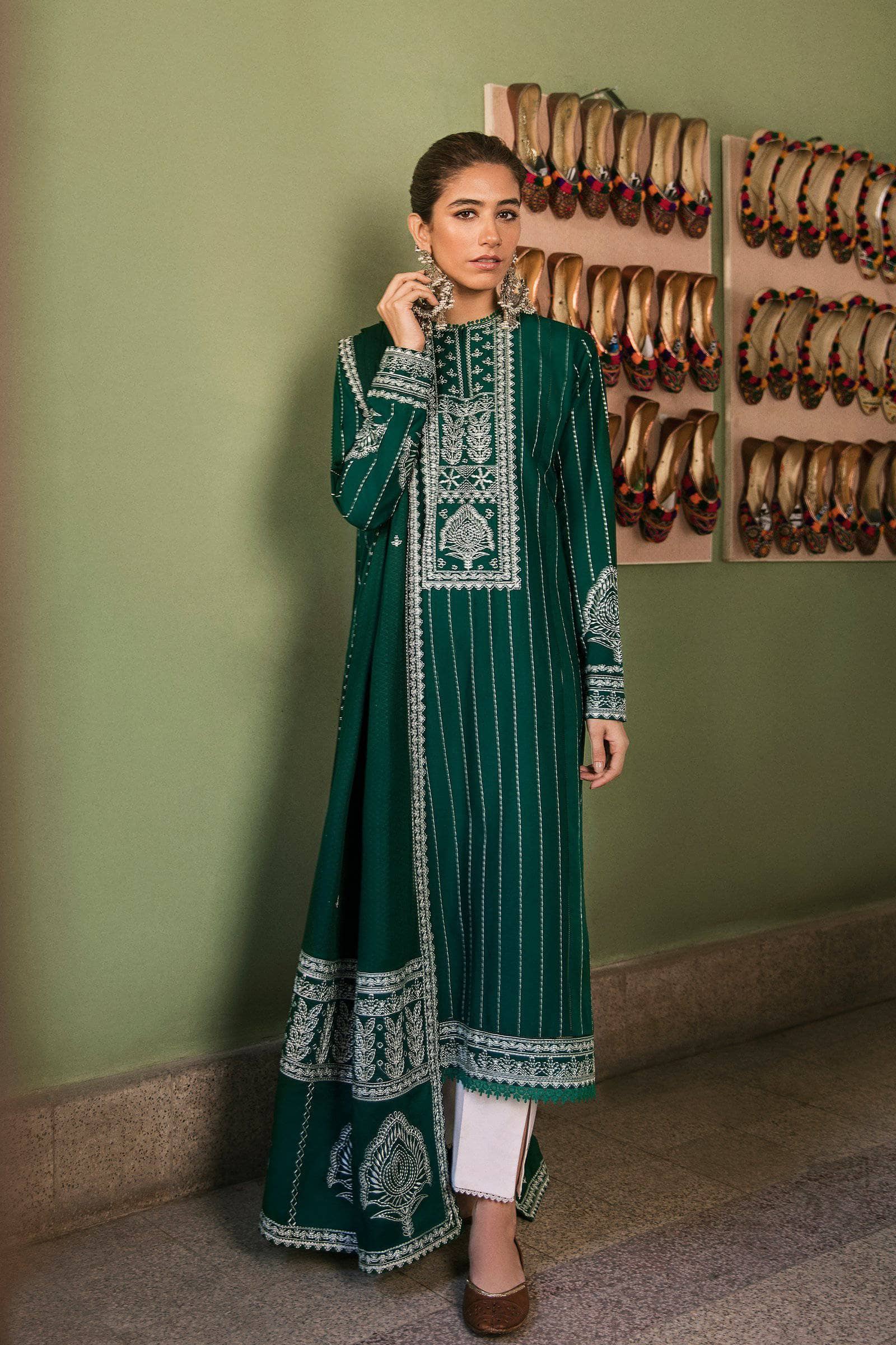 img_zaha_lawn_2021_awwal_boutique