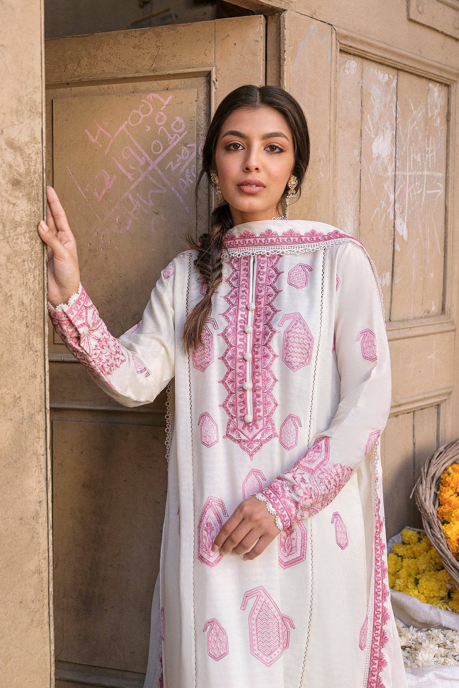 img_zaha_lawn_2021_awwal_boutique