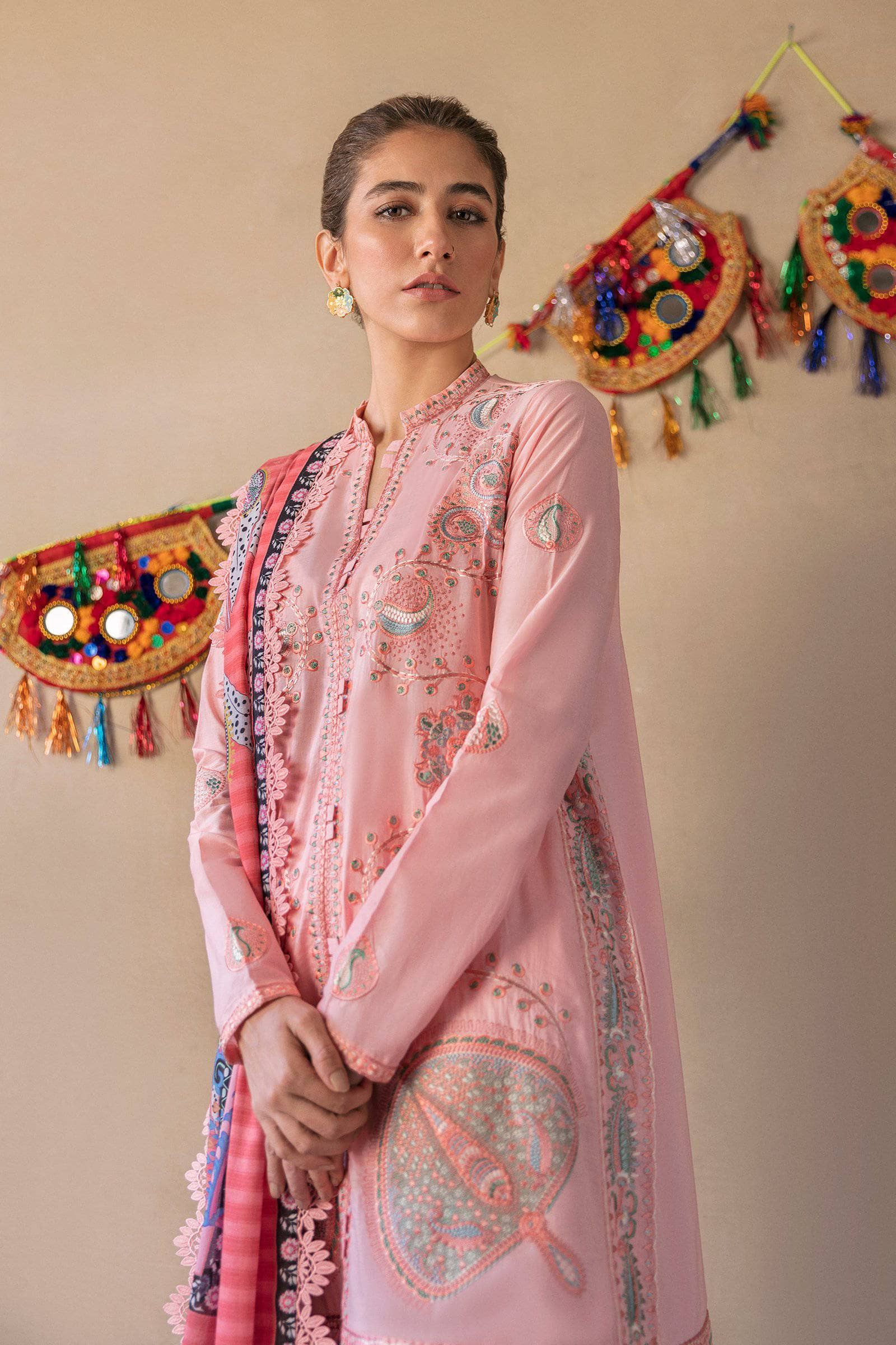 img_zaha_lawn_2021_awwal_boutique