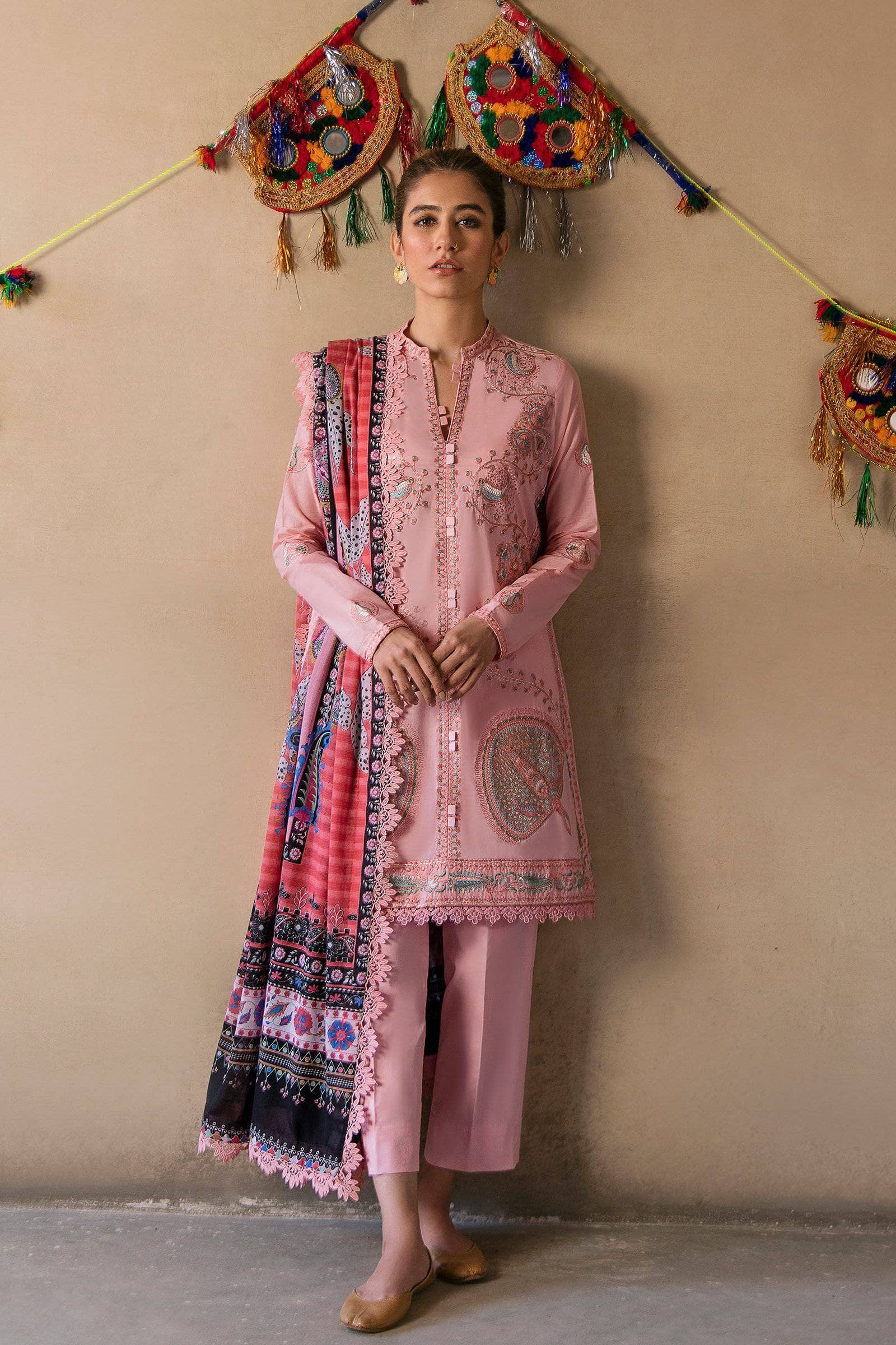 img_zaha_lawn_2021_awwal_boutique