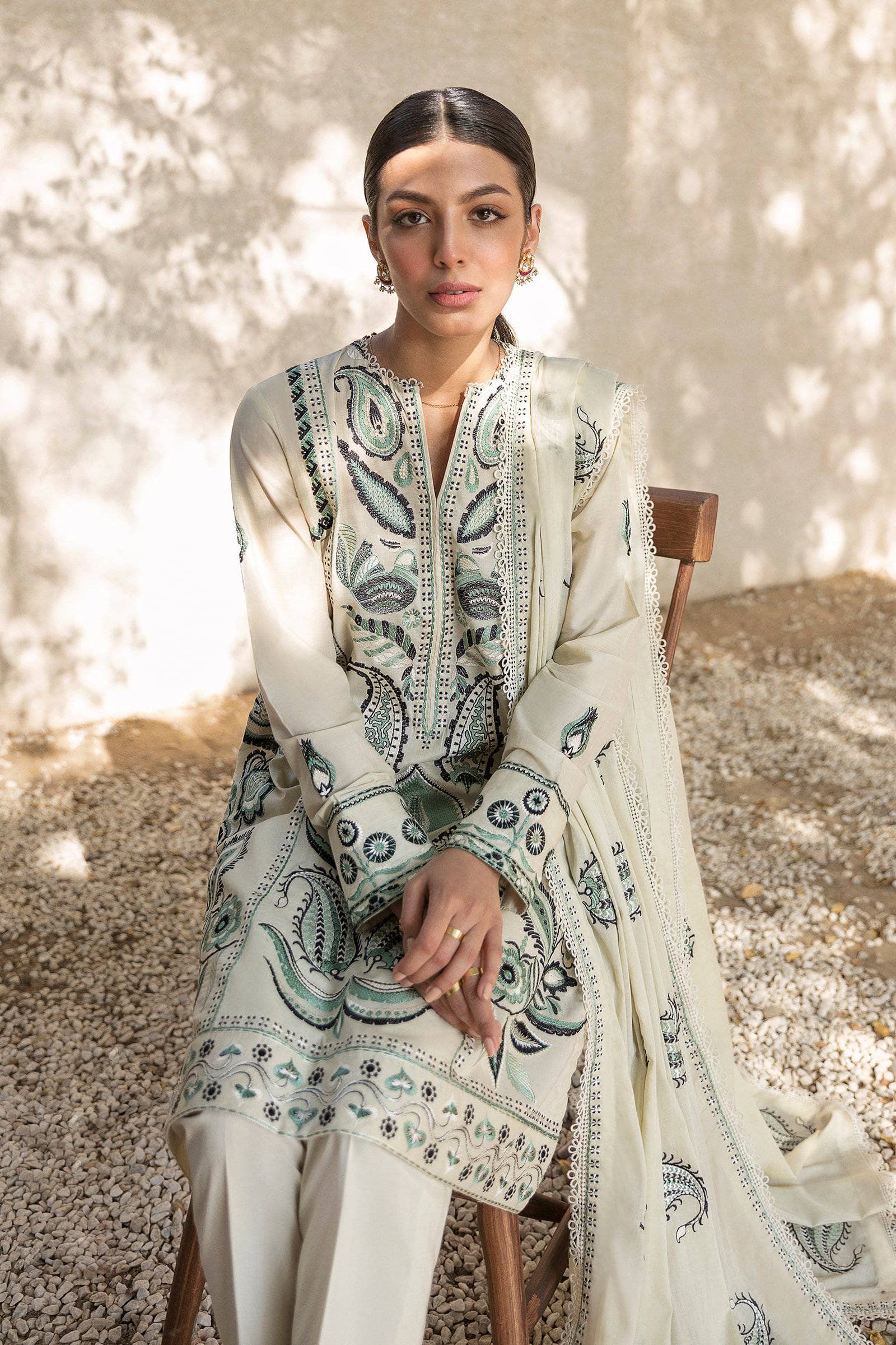 img_zaha_lawn_2021_awwal_boutique