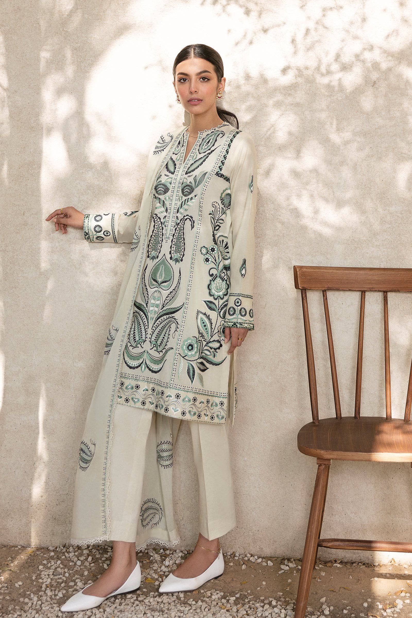 img_zaha_lawn_2021_awwal_boutique