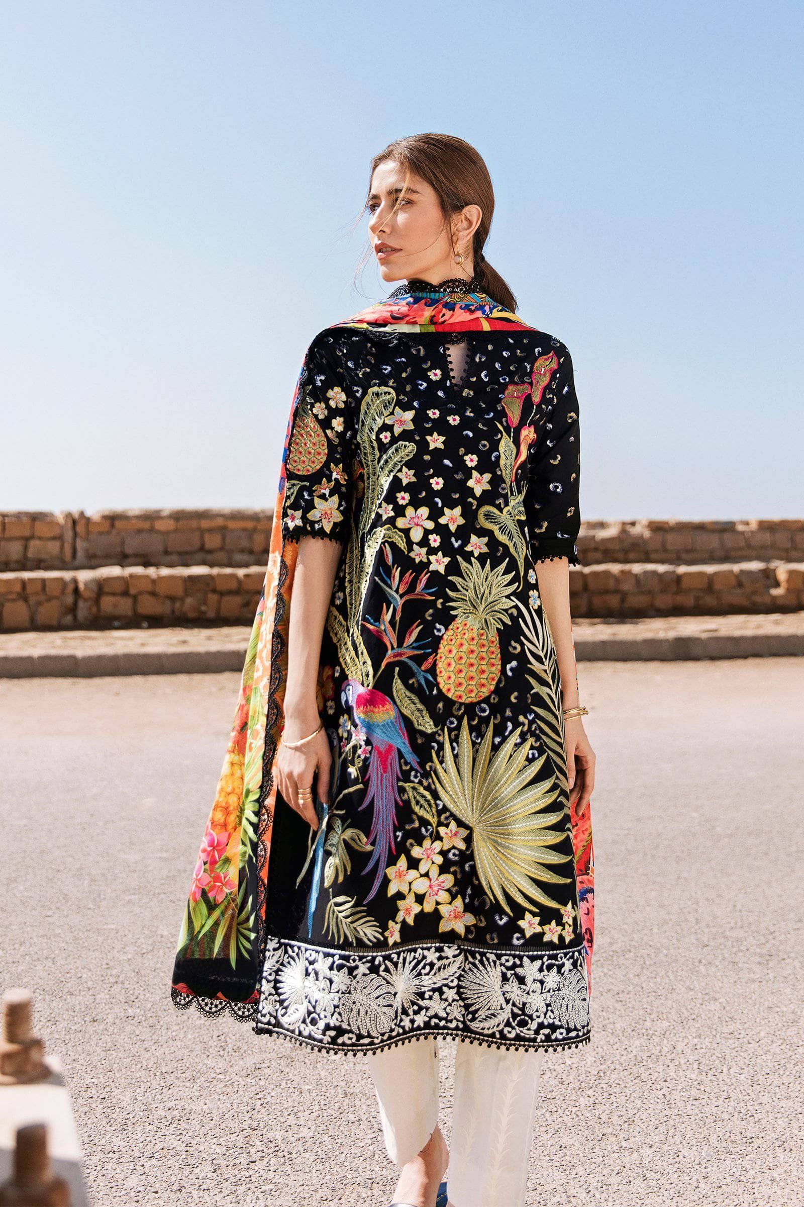 img_zaha_lawn_2021_awwal_boutique