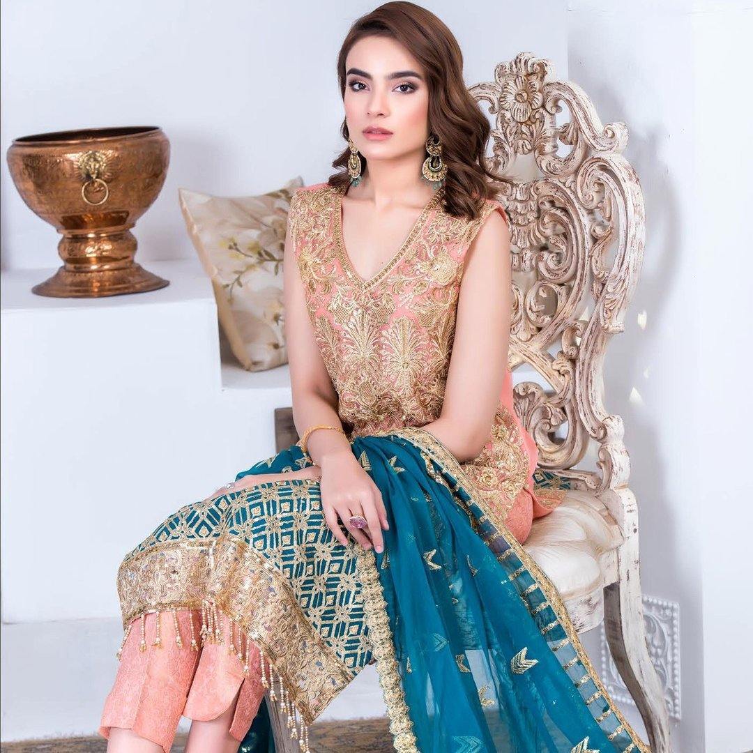 img_jannan_premium_embroidered_chiffon_awwal_boutique