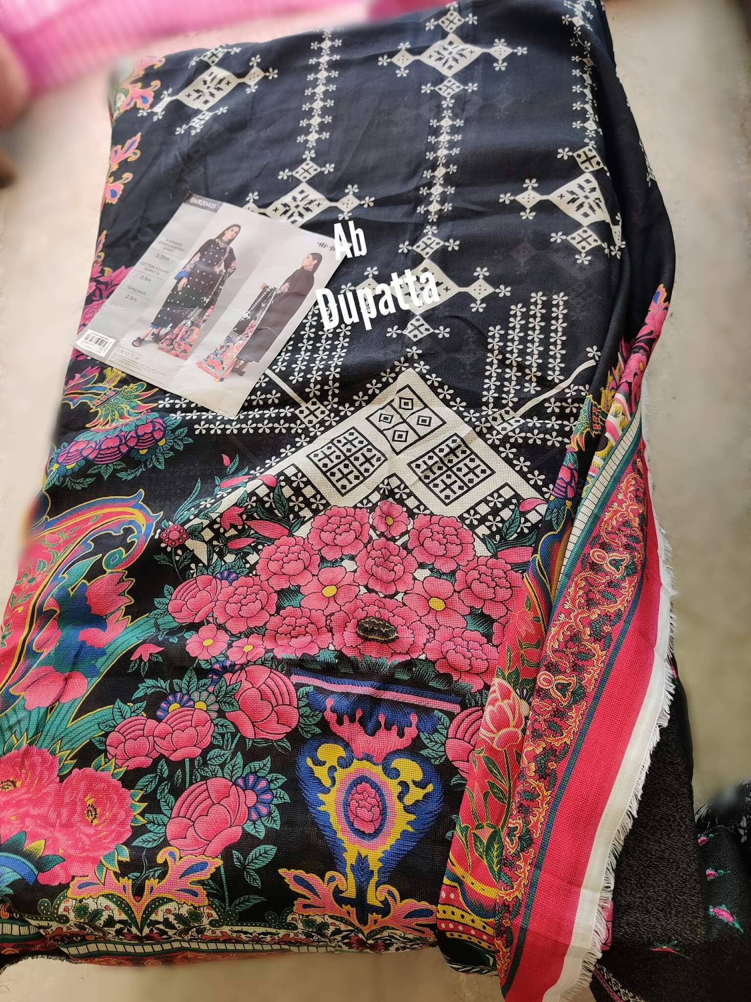 img_open pics_khaadi_awwal_boutique